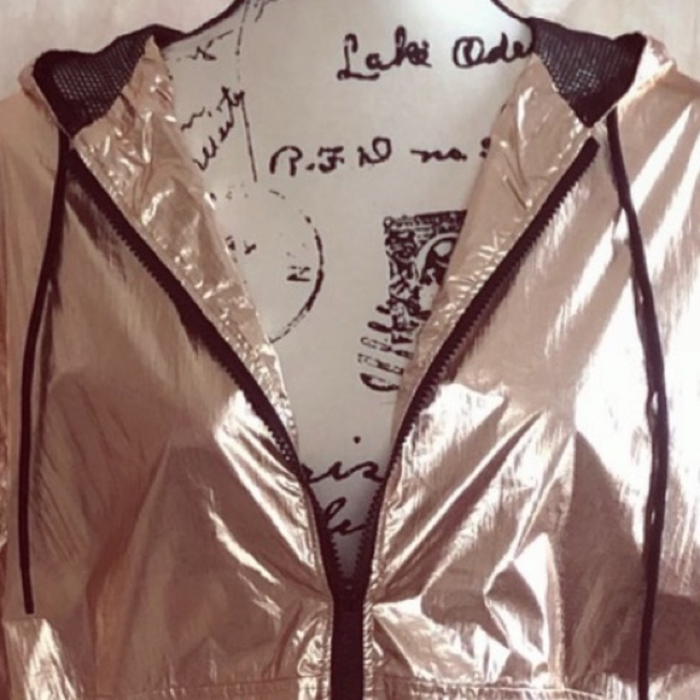 LG AVAILABLE ELODIE CHIC METALLIC WINDBREAKER NWT - Picture 4 of 5